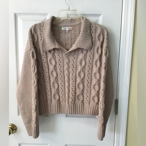 Hazel Moon Size M Sweater Loose Knit Collared Cropped Tan in color, Long Sleeved - Picture 3 of 7